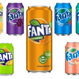 Puszki napojów Fanta o różnych smakach: pomarańczowa, winogronowa, egzotyczna, brzoskwiniowa, jagodowa i grejpfrutowa.