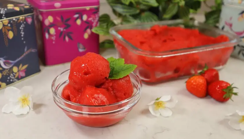 Sorbet truskawkowy do picia: gładki i orzeźwiający w 5 min!