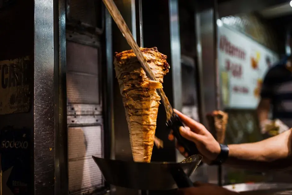 Ile kebabów w Polsce? Poznaj prawdę o rynku wartym miliardy